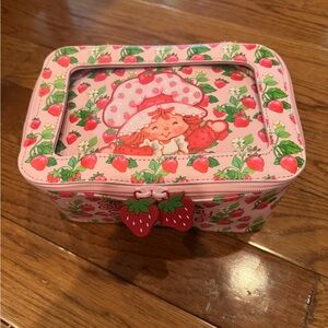 Strawberry shortcake 2 piece storage/makeup case